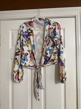 Nylon Apparel Butterfly Tie-Front Crop Top in White & Purple